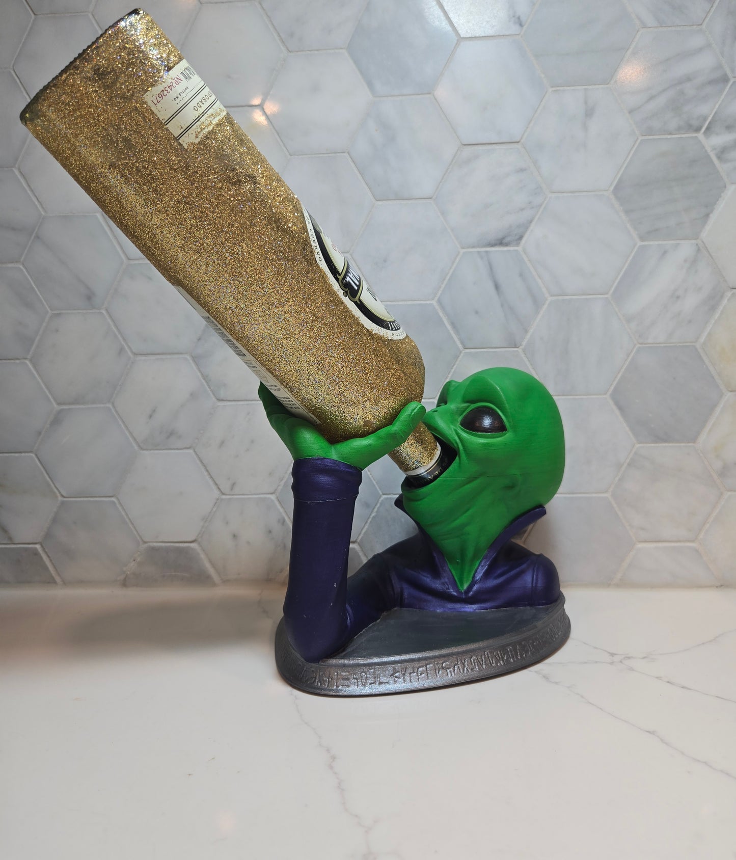 Intergalactic Sip – Hand-Painted Alien Wine Bottle Holder (750ml Slim Bottles)